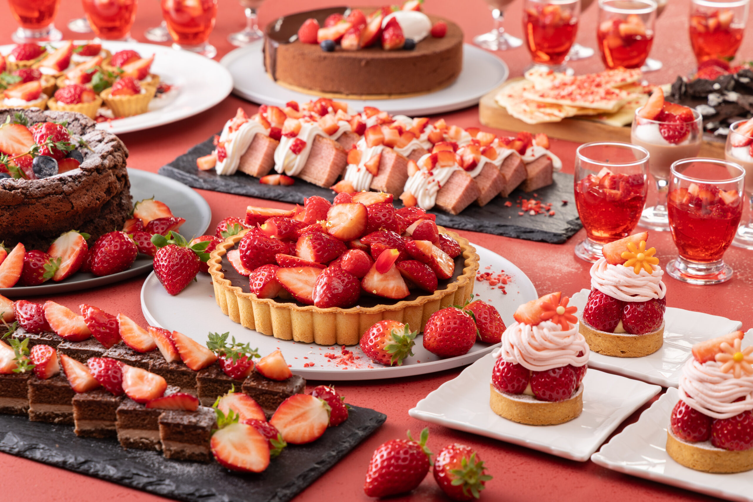 《冬のスイーツブッフェ》<br>Strawberry Rouge & Chocolat　<br>―苺とショコラが織りなす、冬だけの贅沢―